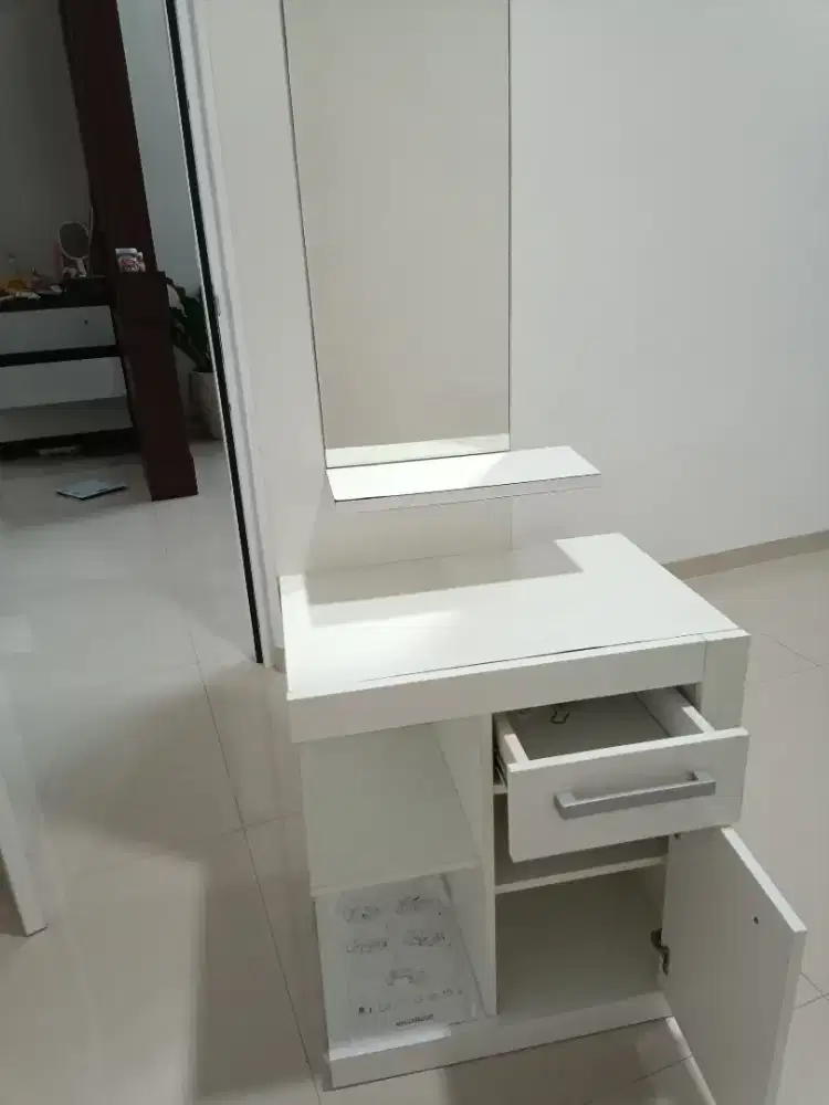 Meja rias + cermin