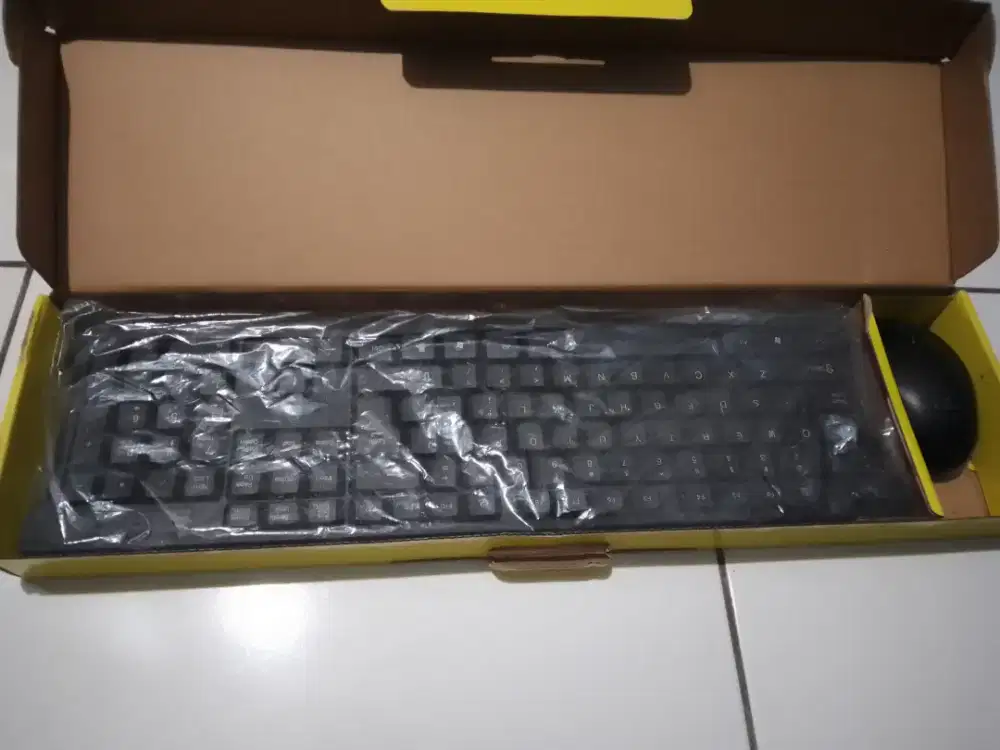 Keyboard dan Mouse Wireless