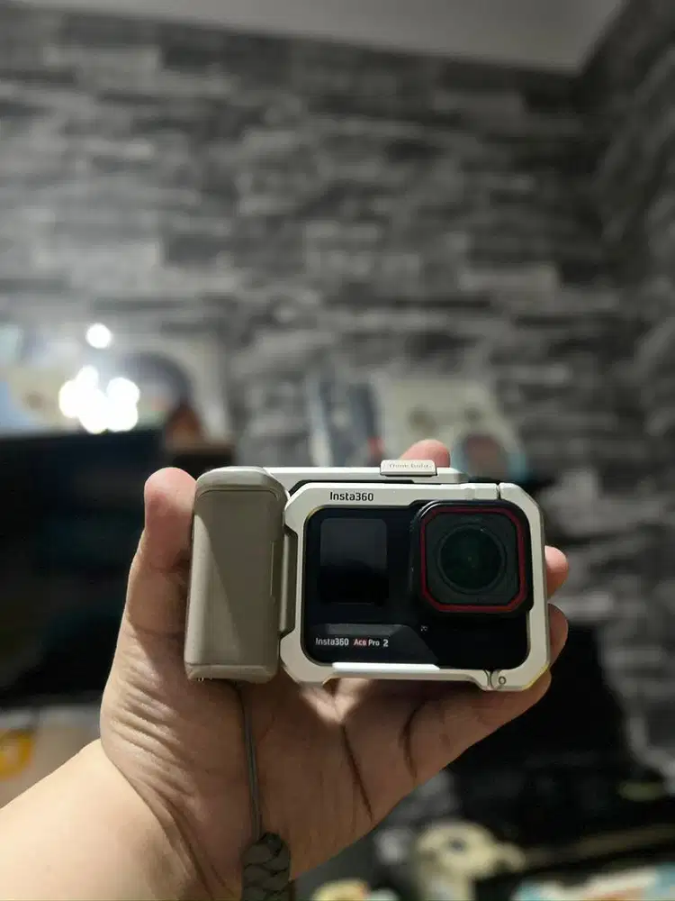 WTS Insta 360 Ace Pro 2 8K Powered by Leica Camera
