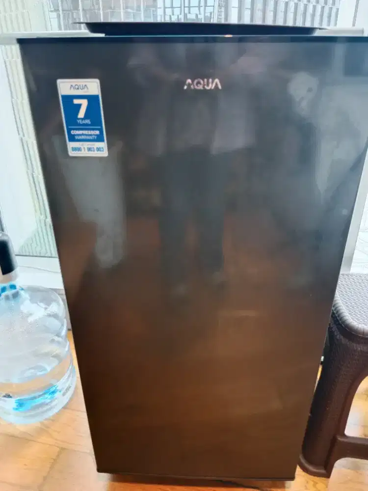 Kulkas second merk Aqua