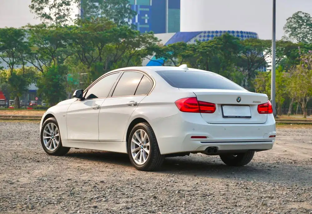 BMW 320i F30 Sport Line LCI 2016