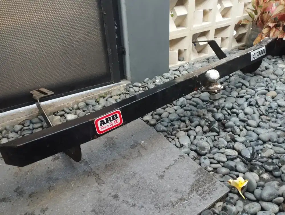 BUMPER BELAKANG MOBIL