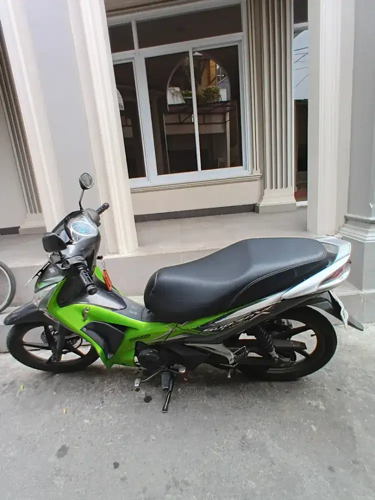 Honda Supra 125 Helm in EFI hijau hitam tahun 2013