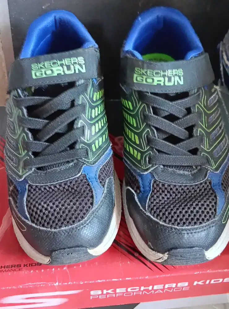 Sepatu anak Skechers Go Run ( Preloved )