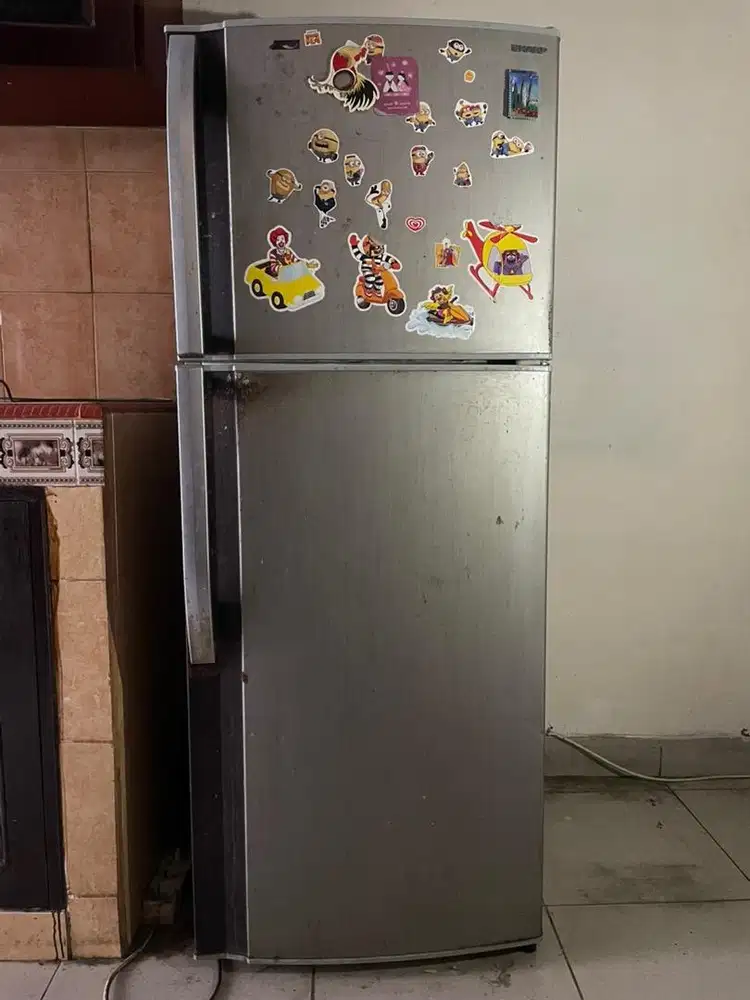 Kulkas 2 pintu merk sharp