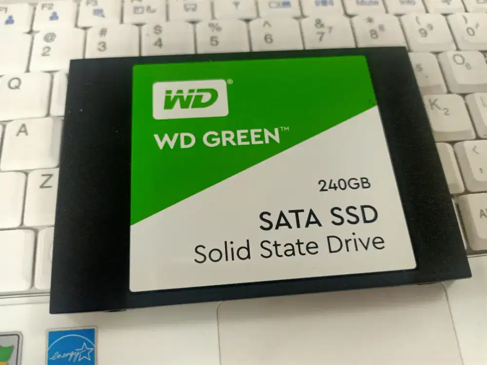 JUAL SSD SATA 240GB UDAH ADA ISI WINDOWS 10 SIAP PAKAI NORMAL LANCAR