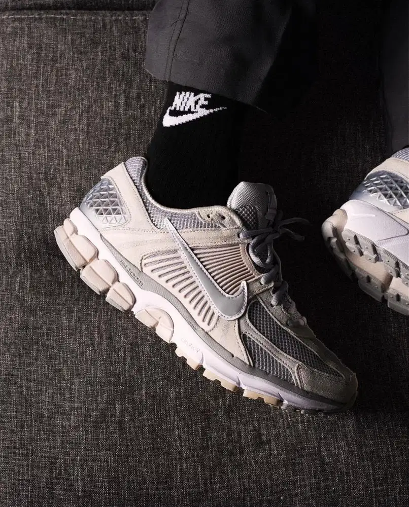 [NEW] Nike Zoom Vomero 5 Light Orewood Brown