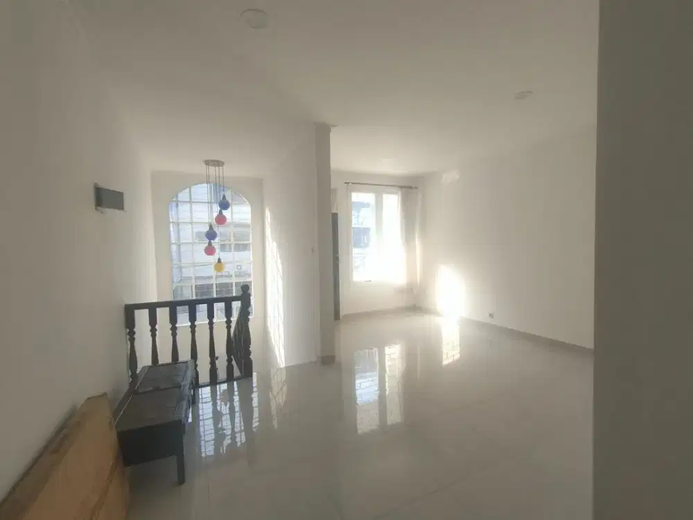 Rumah Furnished 2 Lantai di Kedoya Permai Jakarta Barat!