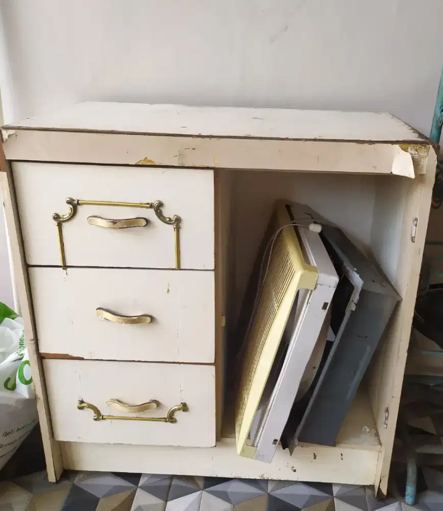 Lemari kayu putih laci buku tas baju sedang kokoh kuat oke muat banyak
