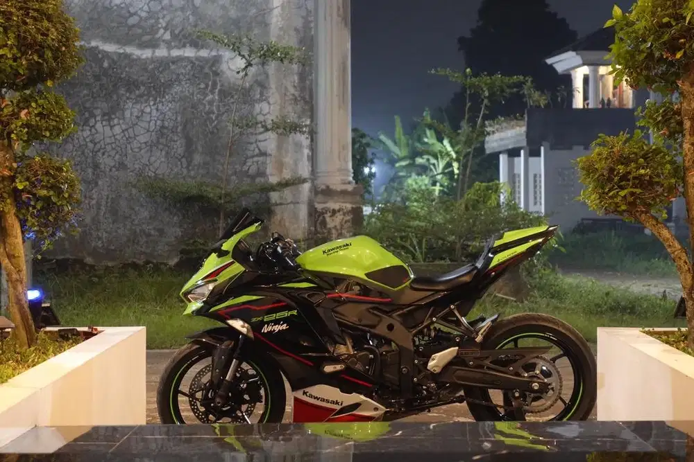 Ninja ZX-25R 4 cylinder, rawatan, mulus, service resmi, bebas tabrak95
