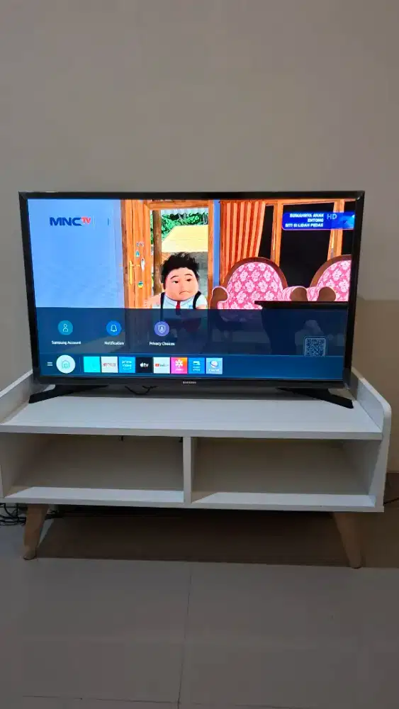TV Samsung Smart TV 32 Inch Gratis Meja Mulus No Minus