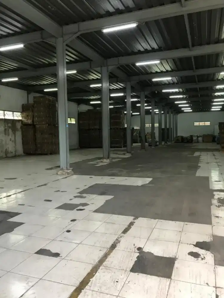 Disewakan gudang 800m2 Jl. Caringin