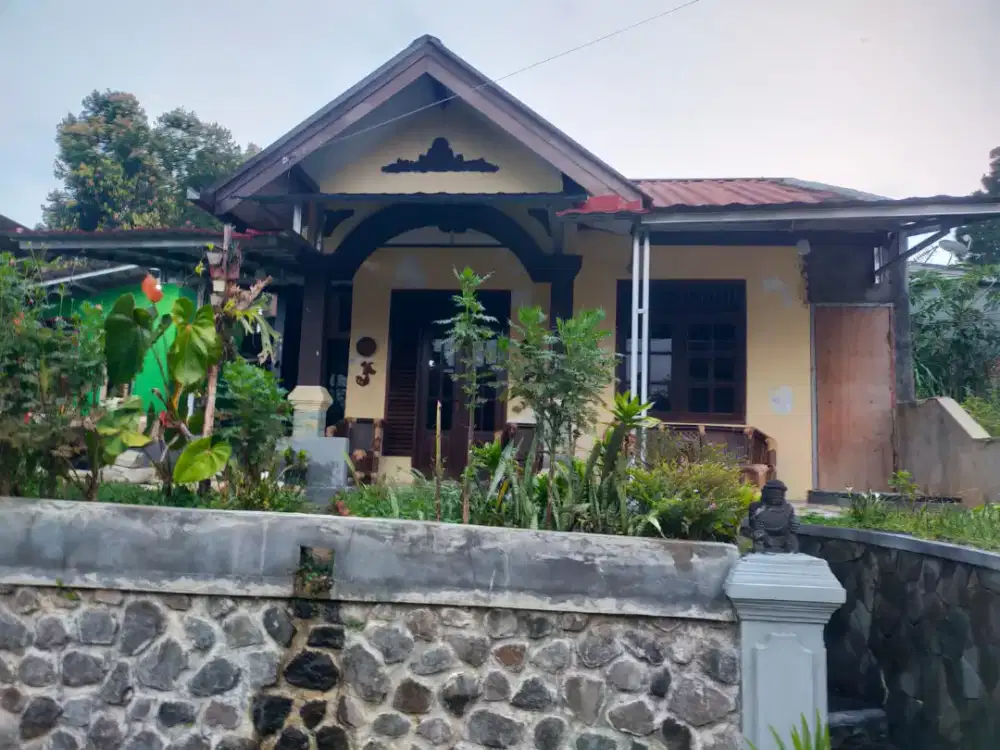 Di jual butuh rumah atau vila punya pribadi luas tanah 210 mtr