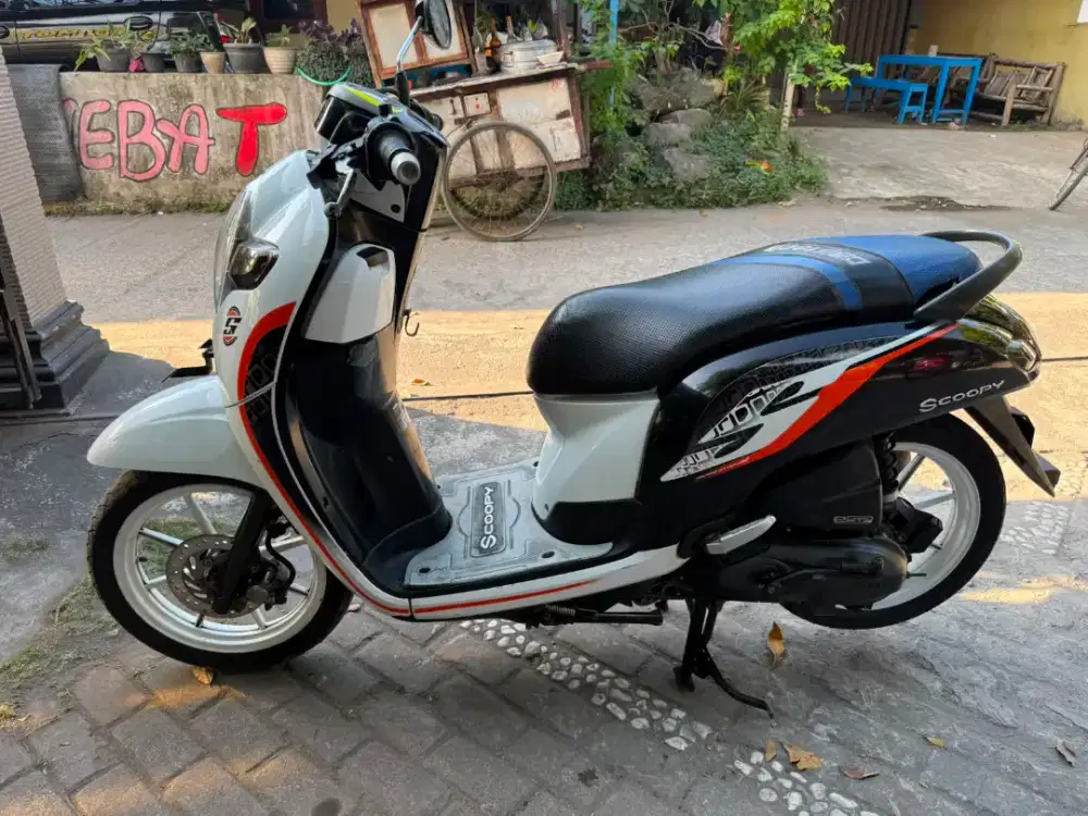 Scoopy ban donat THN 2020 plat B Jakarta