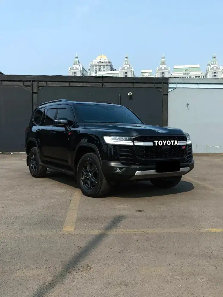 TOYOTA LAND CRUISER 300 GR-S 2023
