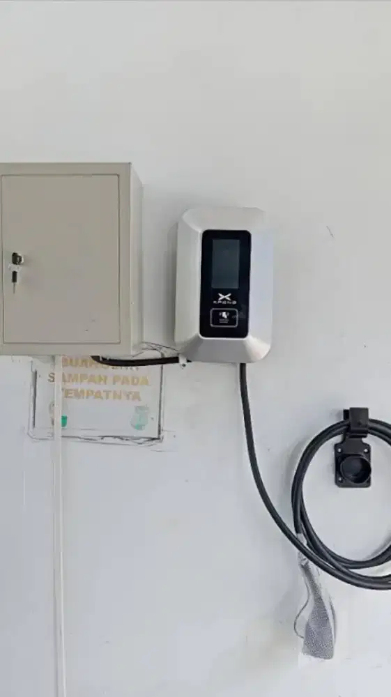 Charger mobil listrik