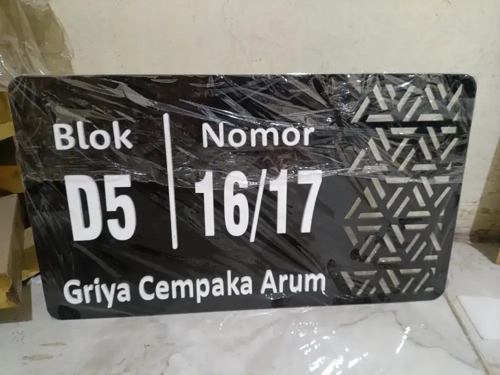 Nomor rumah akrilik