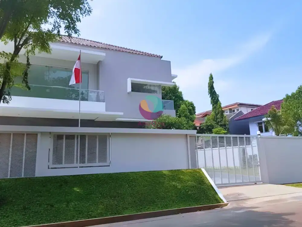 Dijual Rumah Mewah Luas Dengan Private Swimming Pool di Villa Cibubur