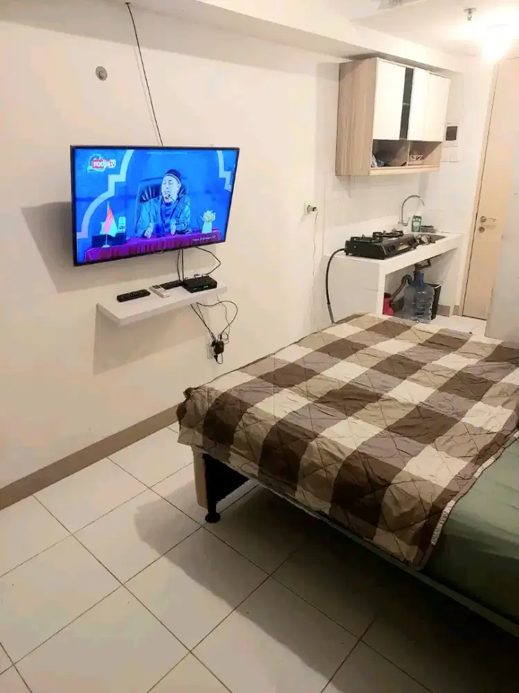 Room Maid (housekeeper)