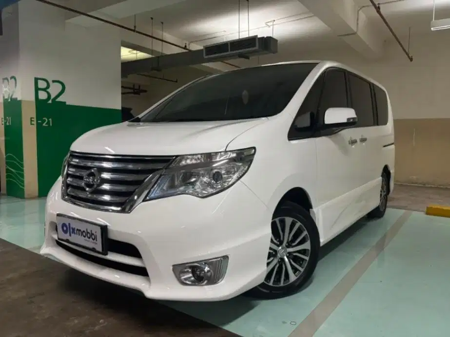 LOW DP Nissan Serena 2.0 Highway Star Bensin-AT 2017 NBC