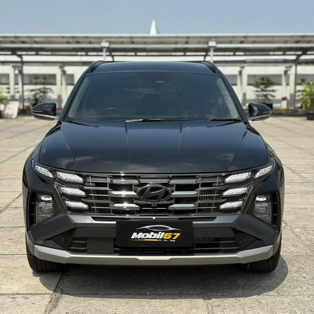 HYUNDAI TUCSON HYBRID 2024 KM LOW!!