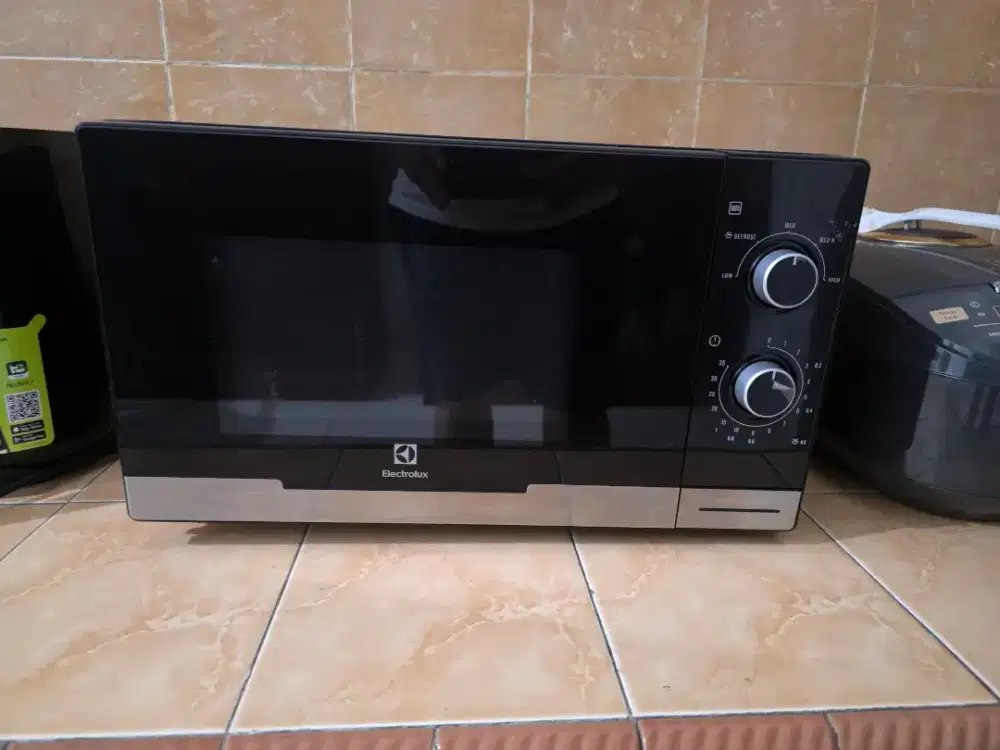 Microwave Electrolux 23L EMM2308X