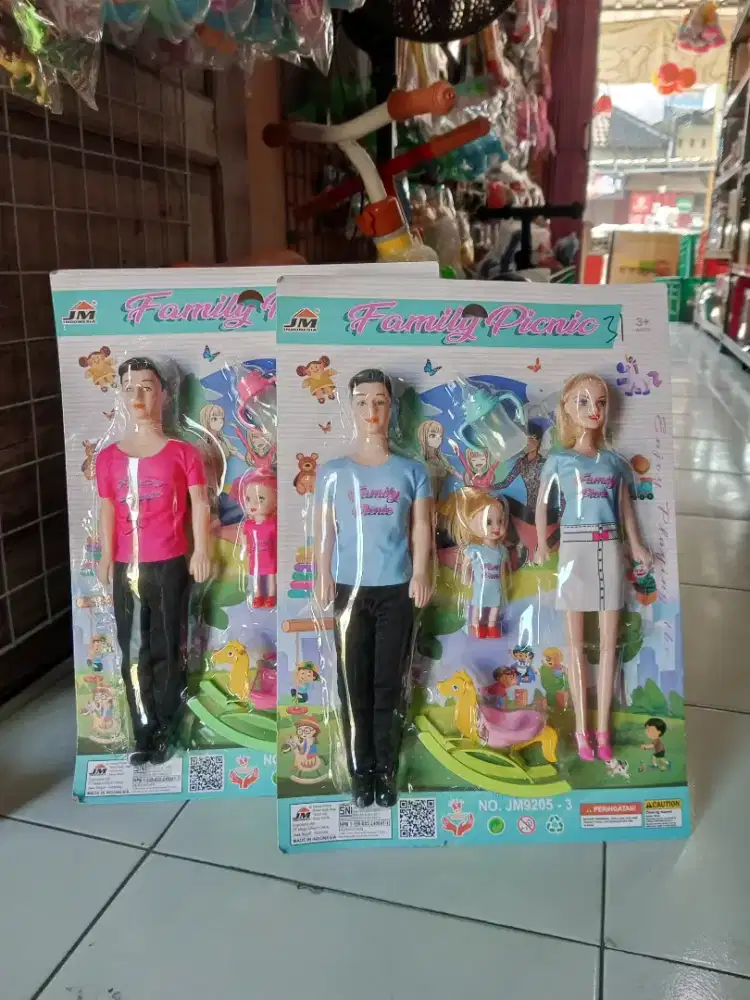 Mainan anak boneka Barbie family isi 3