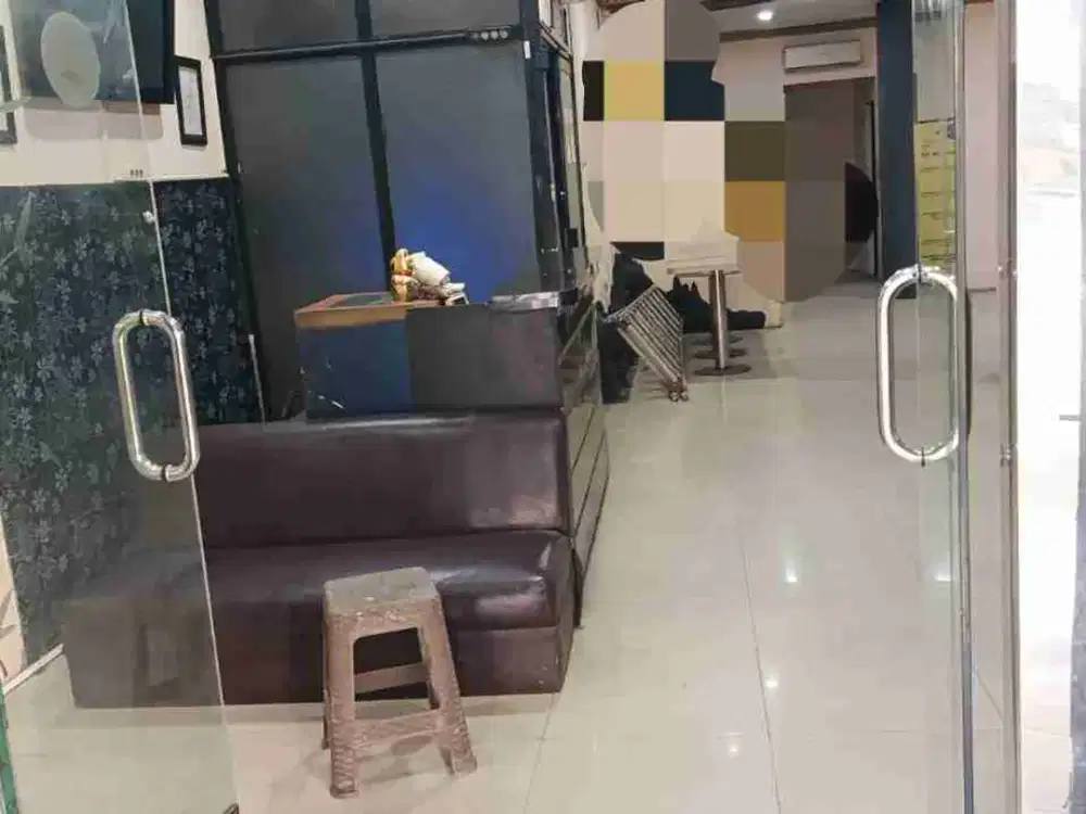 Dijual dan disewakan lantai 1 dan basement toilet dan kitchen dan buat ruang dj music luasnya 400 meter ruang karaoke 2 recepsionit 1 kasir 1 lantai 2  ruang karaoke 5 km 3 lantai 3 280 meter km 2 8 ruang buat spa lantai 4 toilet 2 ruang karaoke 2 gudang