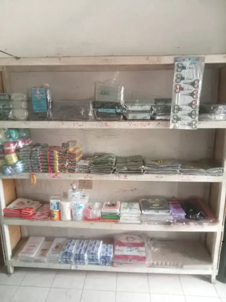 Rak ada 2 sama Acrylic model dudukan yg biasa buat jual bensin