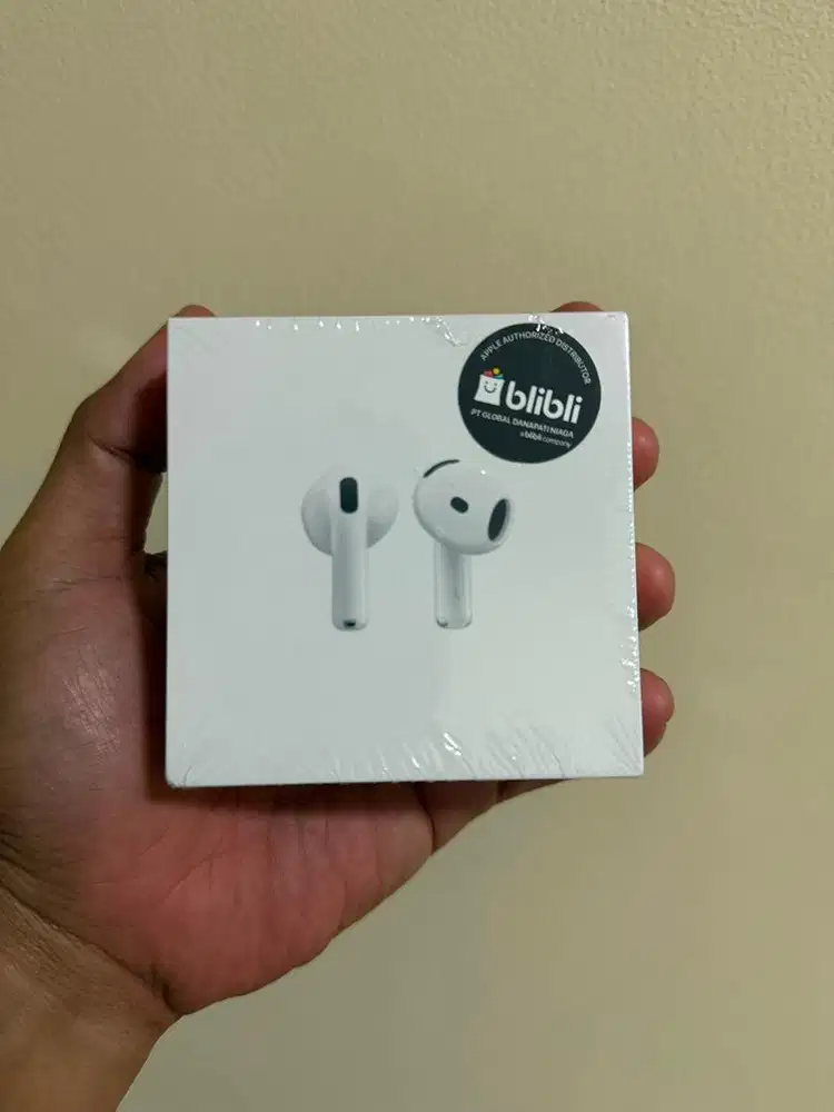 NEW MASIH SEGEL, APPLE AIRPOD 4.