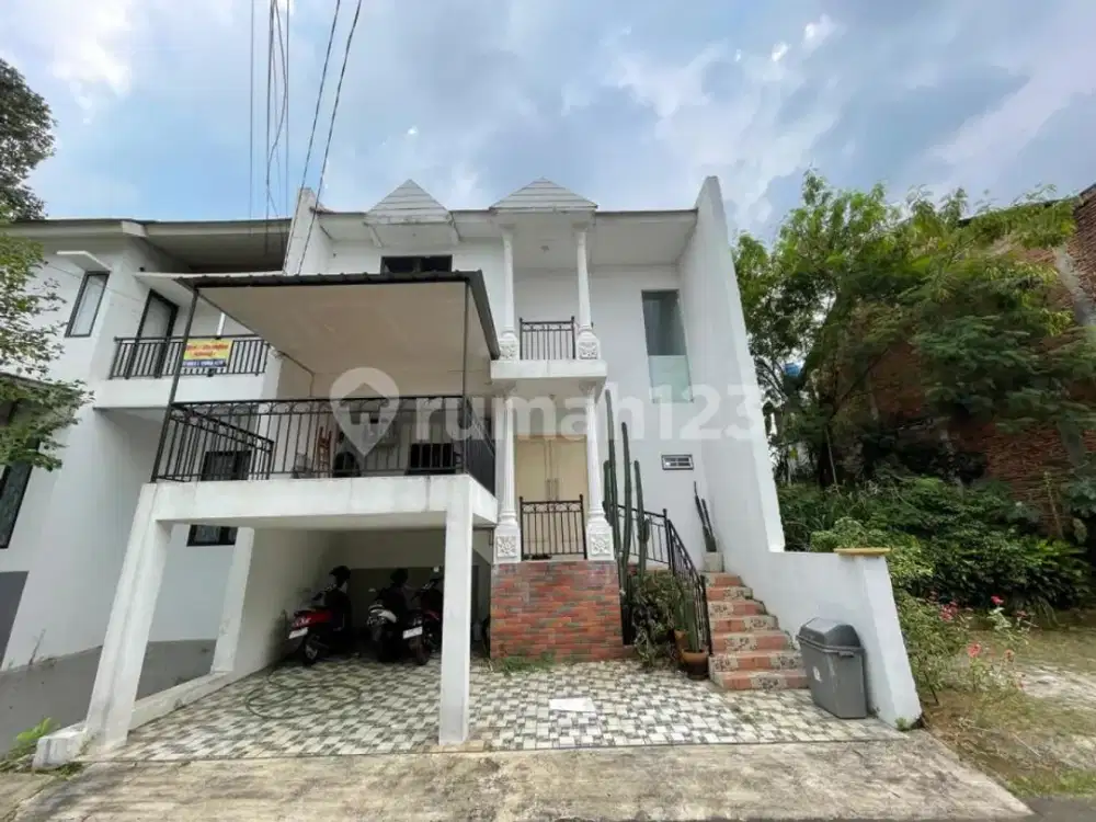 Rumah Harga Menarik di Pangkalan Jati Dengan 5 Kamar Tidur Dekat ke Tol