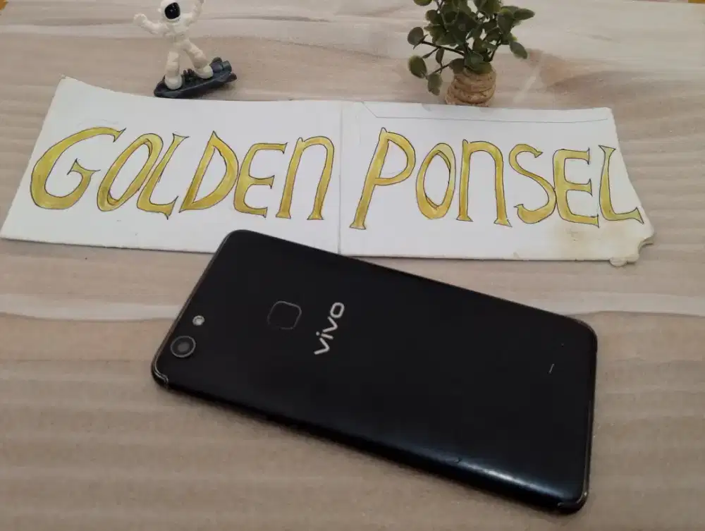 Vivo V7 Ori 4G(Ram4Gb)32Gb-Golden ponsel