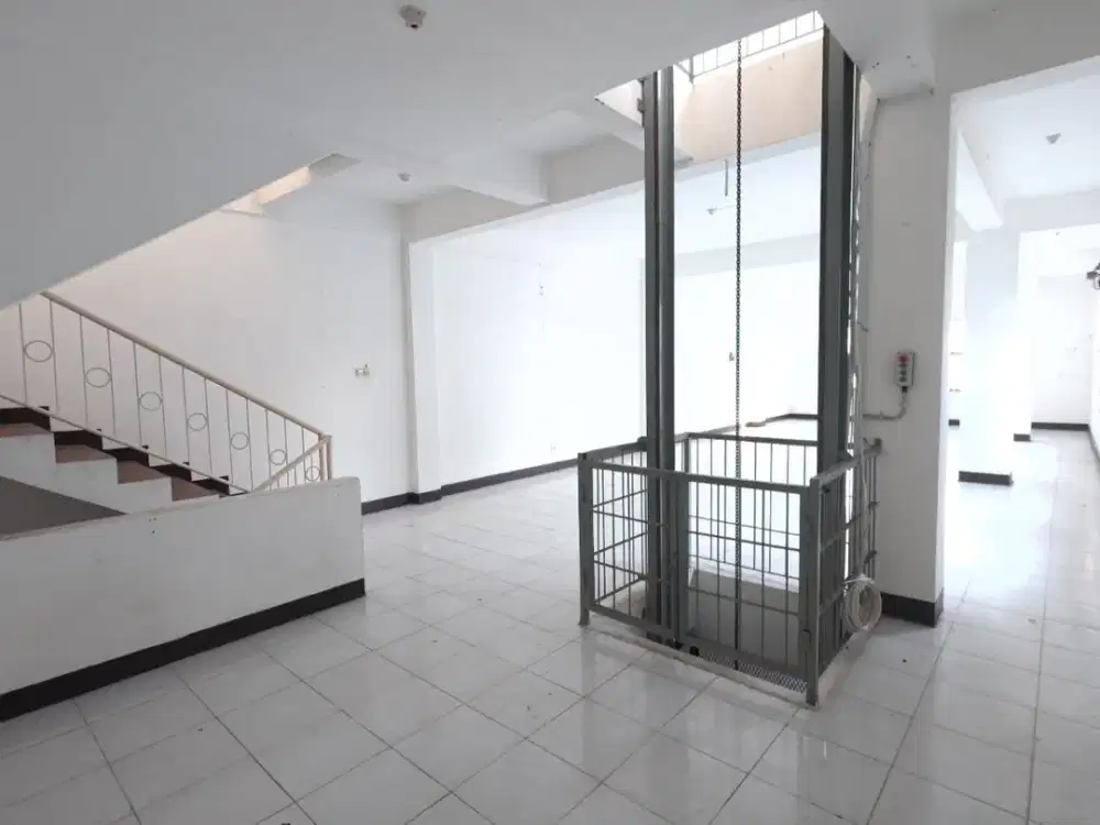 A111 SEWA RUKO AREA KAPASAN SIMOKERTO, SUDAH ADA LIFT BARANG, SIAP PAKAI, SAMPING PASAR KAPASAN
