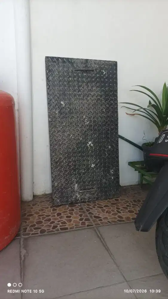 jual besi penutup lubang