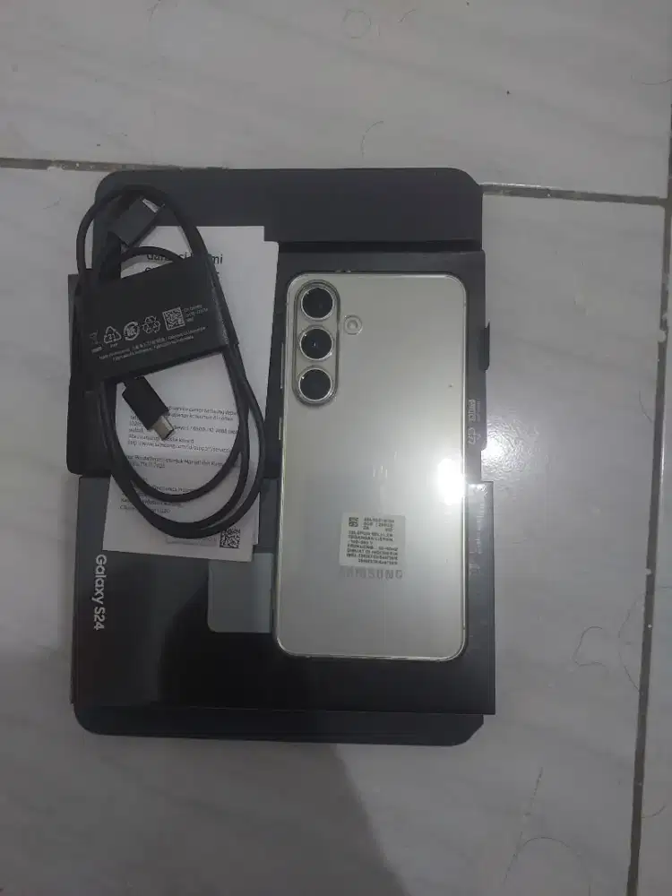 Samsung s24 8/256 exsein
