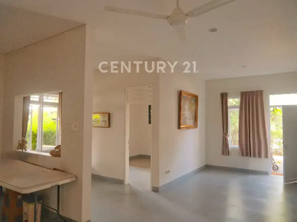Rumah Hoek Dengan Taman Di Kompek Bumi Bintaro Permai