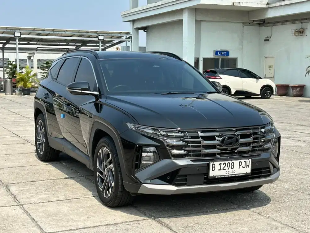 HYUNDAI TUCSON 2024 HYBRID BENSIN A/T Km loww!!