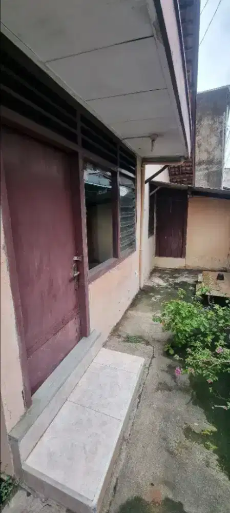 Di kontrakan / di sewakan tahunan rumah 1 kamar lokasi strategis