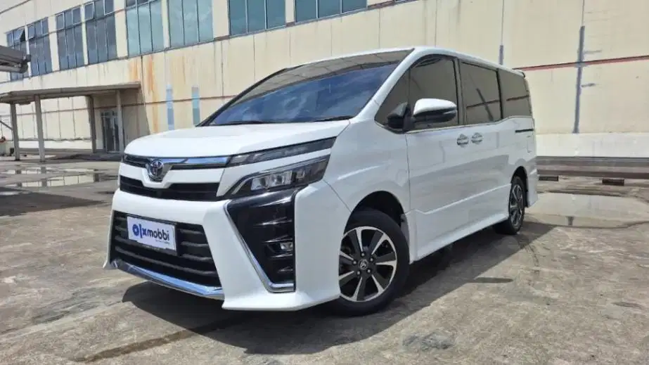 PROMO Low Angsuran Toyota Voxy 2.0 Bensin-AT 2020 SRL