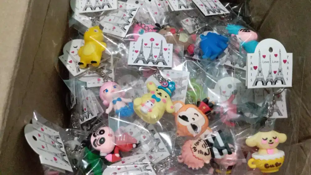 Gantungan Kunci Karakter 170pcs
