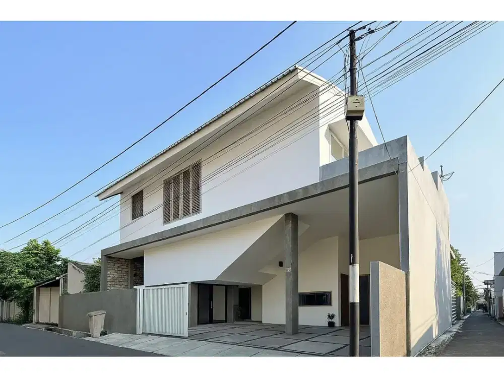 Hunian Modern Hoek Kayu Putih Pulomas Design Denny Wicaksono 2,5 Lantai | Semi Furnished, Siap Huni 392