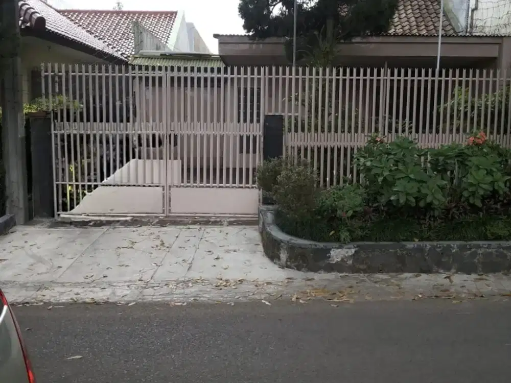 Dijual rumah terawat di sayap Pajajaran