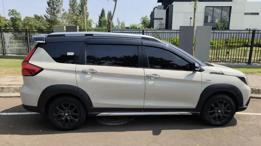 Over kredit mobil Suzuki XL7 hybrid alpha 2024 warna ivory