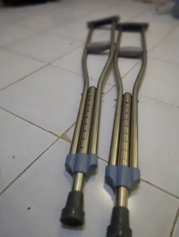 Tongkat kaki baru beli belum di pakai (nego)