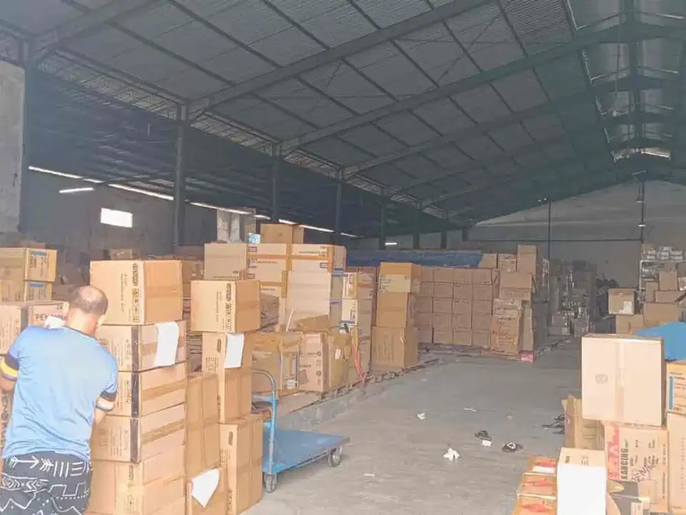 Disewakan Gudang Gandeng luas & rapi tinggal masuk