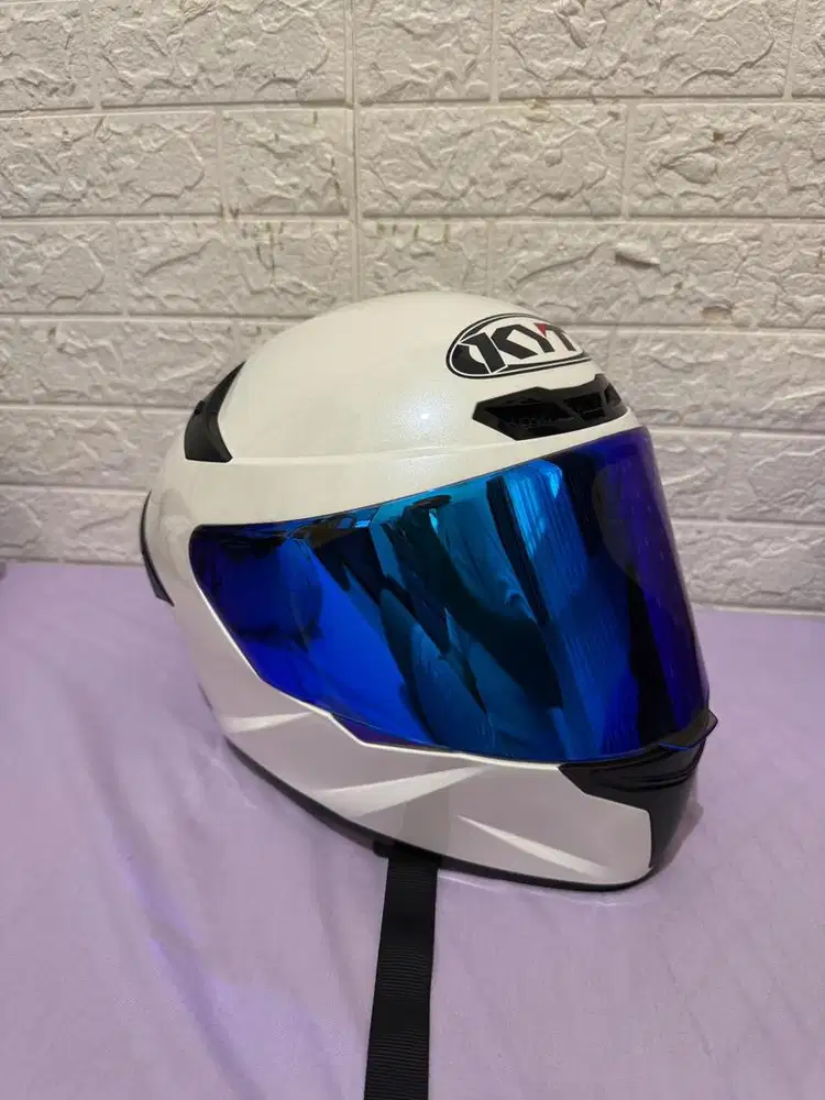 KYT TT Course Gloss White