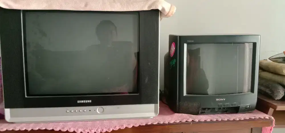 Di jual 2 tv Samsung dan sony