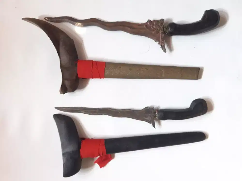 Keris sepasang dimaharkan