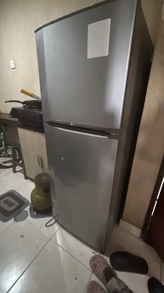 Kulkas 2 pintu merek LG
