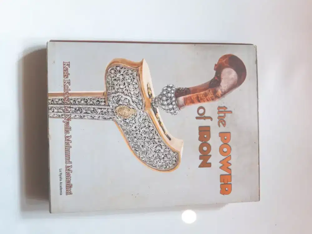 Buku keris tebal kolektor